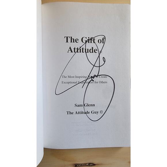 The Gift of Attitude by Sam Glenn 2014 SIGNED The Attitude Guy Paperback - Picture 2 of 5